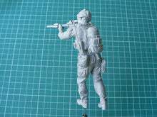Load image into Gallery viewer, U.S. Army Ranger Soldier Unpainted Resin Figure 1/16 Scale Unassembled Model