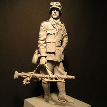 Load image into Gallery viewer, WWII African Army Infantry Commander Soldier Unpainted Resin Figure 1/16 Scale Unassembled Model