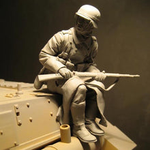 Load image into Gallery viewer, WWII Armored Tank Soldier Seated Unpainted Resin Figure 1/16 Scale Unassembled Model