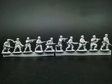 Load image into Gallery viewer, WWII German Paratroopers Soldiers 10 People Miniature Unpainted Resin Figure 1/72 Scale Unassembled Model