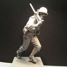 Load image into Gallery viewer, WWII US Army Soldier Unpainted Resin Figure 1/16 Scale Unassembled Model