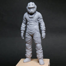 Load image into Gallery viewer, Mercenary Army Space Pilot Unpainted Resin Figure 1/20 Scale Unassembled Model
