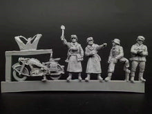Load image into Gallery viewer, WWII Soldier 4 People and Motorcycle Miniature Unpainted Resin Figure 1/72 Scale Unassembled Model