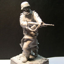 Load image into Gallery viewer, WWII 6th Army Stalingrad Soldier Unpainted Resin Figure 1/16 Scale Unassembled Model