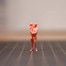 Load image into Gallery viewer, Miniature Father with Daughter Unpainted Figure 1/87 1/72 1/64 1/43 Scale Model for Dioramas and Scenery Layouts