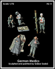 Load image into Gallery viewer, WWII German Army Doctor Injured Soldiers 5 People Miniature Unpainted Resin Figure 1/72 Scale Unassembled Model