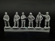 Load image into Gallery viewer, WWII German Officer Group Winter Soldiers 6 People Miniature Unpainted Resin Figure 1/72 Scale Unassembled Model