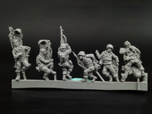 Load image into Gallery viewer, WWII U.S. Soldiers Falling 6 People Miniature Unpainted Resin Figure 1/72 Scale Unassembled Model