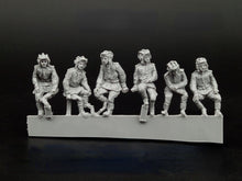 Load image into Gallery viewer, WWII Soviet Tank Crew Soldiers 6 People Miniature Unpainted Resin Figure 1/72 Scale Unassembled Model