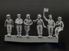 Load image into Gallery viewer, WWII Soviet Armored Tank Crew Soldiers 6 People Miniature Unpainted Resin Figure 1/72 Scale Unassembled Model