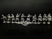 Load image into Gallery viewer, WWII German Camouflage Infantry Soldiers 12 People Miniature Unpainted Resin Figure 1/72 Scale Unassembled Model