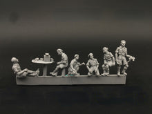 Load image into Gallery viewer, WWII North African Soldiers 6 People Miniature Unpainted Resin Figure 1/72 Scale Unassembled Model