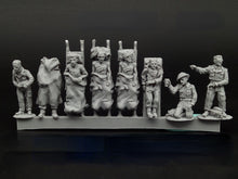 Load image into Gallery viewer, WWII British Army Medics Wounded Soldiers 22 People Miniature Unpainted Resin Figure 1/72 Scale Unassembled Model