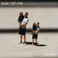 Load image into Gallery viewer, Miniature Father with Daughter Unpainted Figure 1/87 1/72 1/64 1/43 Scale Model for Dioramas and Scenery Layouts