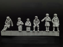 Load image into Gallery viewer, WWII Soviet Winter Soldiers 6 People Miniature Unpainted Resin Figure 1/72 Scale Unassembled Model