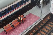 Load image into Gallery viewer, 10pcs 1:30/50/75/100/150 Scale Miniature Park Bench Chairs for Diorama Scenes, Model Railway Layouts, Garden and Architecture Craft Projects