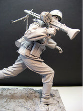 Load image into Gallery viewer, WWII Normandy War Plane Gunner Soldier Unpainted Resin Figure 1/16 Scale Unassembled Model