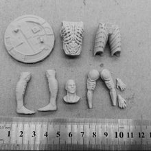 Load image into Gallery viewer, Sci-Fi Movie Character Engineer Unpainted Resin Figure 1/24 Scale Unassembled Model