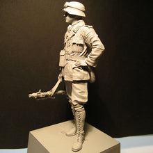 Load image into Gallery viewer, WWII African Army Infantry Commander Soldier Unpainted Resin Figure 1/16 Scale Unassembled Model