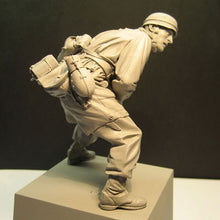 Load image into Gallery viewer, WWII Normandy War Paratrooper Soldier Unpainted Resin Figure 1/16 Scale Unassembled Model