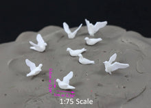Load image into Gallery viewer, Unpainted Miniature Pigeons Model Bird Figures 1:75 Scale OO Railway Diorama Craft Supplies (24pcs)