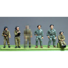 Load image into Gallery viewer, WWII British Armored Soldiers 5 People Miniature Unpainted Resin Figure 1/72 Scale Unassembled Model