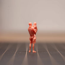 Load image into Gallery viewer, Miniature Father with Daughter Unpainted Figure 1/87 1/72 1/64 1/43 Scale Model for Dioramas and Scenery Layouts