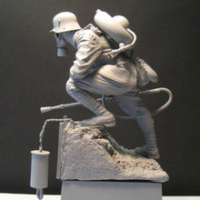 Load image into Gallery viewer, WWI German Soldier Flamflower w/M1917 (Wex) Unpainted Resin Figure 1/16 Scale Unassembled Model
