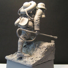 Load image into Gallery viewer, WWI German Soldier Flamflower w/M1917 (Wex) Unpainted Resin Figure 1/16 Scale Unassembled Model