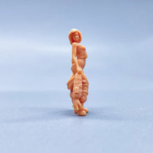 Load image into Gallery viewer, Alan Ripley Alien Miniature Unpainted Figure 1/64 1/50 1/43 1/35 1/24 1/18 Scale Model Scene Layout Accessories Diorama Supplies