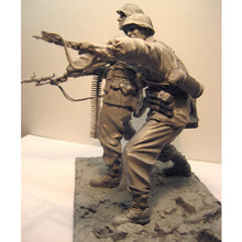 Load image into Gallery viewer, 2 pcs WWII Eastern War German soldier Unpainted Resin Figure 1/16 Scale Unassembled Model