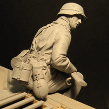 Load image into Gallery viewer, WWII Armored Tank Soldier Seated Unpainted Resin Figure 1/16 Scale Unassembled Model