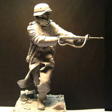 Load image into Gallery viewer, WWII 6th Army Stalingrad Soldier Unpainted Resin Figure 1/16 Scale Unassembled Model