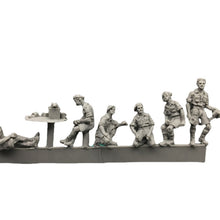 Load image into Gallery viewer, WWII North African Soldiers 6 People Miniature Unpainted Resin Figure 1/72 Scale Unassembled Model