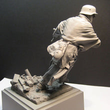 Load image into Gallery viewer, WWII Sixth Legion Soldier Unpainted Resin Figure 1/16 Scale Unassembled Model