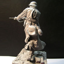 Load image into Gallery viewer, WWII 6th Army Stalingrad Soldier Unpainted Resin Figure 1/16 Scale Unassembled Model