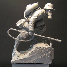Load image into Gallery viewer, WWI German Soldier Flamflower w/M1917 (Wex) Unpainted Resin Figure 1/16 Scale Unassembled Model