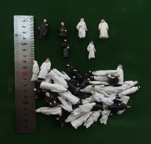 Load image into Gallery viewer, 50pcs Miniature People Figures – 1:50-200 Scale Model Railway Diorama Landscape Craft Supplies