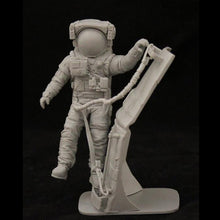 Load image into Gallery viewer, Astronaut Space Man with Scene Unpainted Resin Figure 1/24 Scale DIY Model Kit Unassembled Miniature for Hobbyists