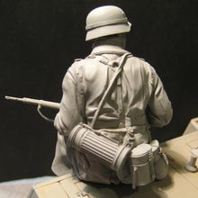 Load image into Gallery viewer, WWII Armored Tank Soldier Seated Unpainted Resin Figure 1/16 Scale Unassembled Model