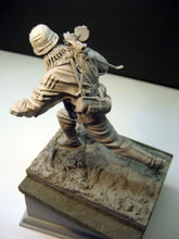 Load image into Gallery viewer, WWII Normandy War Plane Gunner Soldier Unpainted Resin Figure 1/16 Scale Unassembled Model