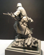 Load image into Gallery viewer, WWII Sixth Legion Soldier Unpainted Resin Figure 1/16 Scale Unassembled Model