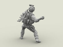 Load image into Gallery viewer, U.S. NAVY SEAL SCAR Mk.20 Sniper Soldier Throwing M18 Grenade Unpainted Resin Figure 1/16 Scale Unassembled Model