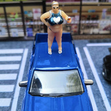 Load image into Gallery viewer, Miniature Bikini Car Wash Sexy Girl Woman People Figure 1:64 Models Dollhouse Building Landscape Scene Accessories Diorama Supplies
