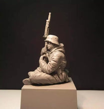 Load image into Gallery viewer, WWII German Tank Soldier Seated Unpainted Resin Figure 1/16 Scale Unassembled Model