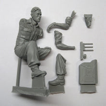 Load image into Gallery viewer, French Soldier Sitting Unpainted Resin Figure 1/16 Scale Unassembled Model