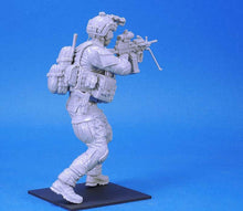 Load image into Gallery viewer, U.S. Special Forces Commando Member Soldier Unpainted Resin Figure 1/16 Scale Unassembled Model