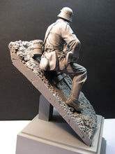 Load image into Gallery viewer, WWII Soldier 29th Division Infantry with Scene Unpainted Resin Figure 1/16 Scale Unassembled Model
