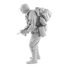 Load image into Gallery viewer, 1970 Vietnam War US Infantry Soldier Unpainted Resin Figure 1/16 Scale Unassembled Model