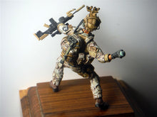 Load image into Gallery viewer, U.S. NAVY SEAL SCAR Mk.20 Sniper Soldier Throwing M18 Grenade Unpainted Resin Figure 1/16 Scale Unassembled Model